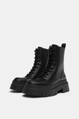 Bottes à lacets volumineuses