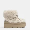 Bottes plates en fausse fourrure Bottes plates en fausse fourrure