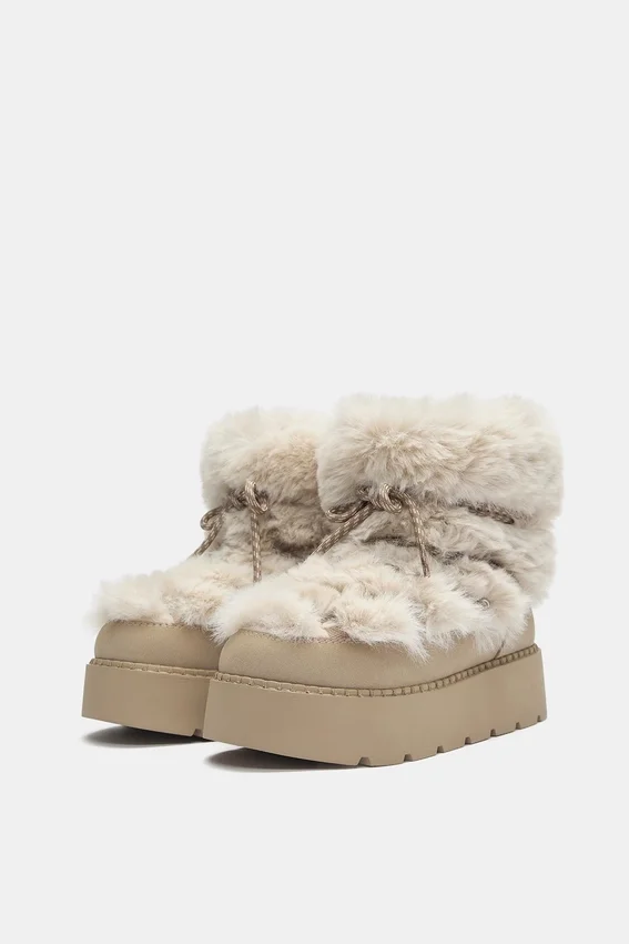 Bottes plates en fausse fourrure Bottes plates en fausse fourrure
