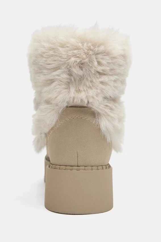 Bottes plates en fausse fourrure Bottes plates en fausse fourrure