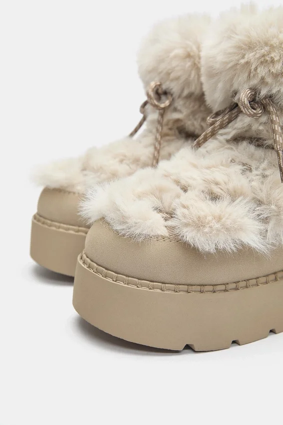Bottes plates en fausse fourrure Bottes plates en fausse fourrure