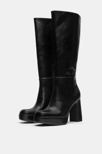 Bottes à talons hauts et semelles compensées