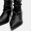 Bottes à talons hauts froncées Bottes à talons hauts froncées