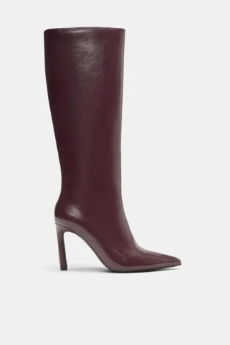 Bottes à talons hauts montant jusqu&rsquo;aux genoux
