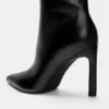 Bottes à talons hauts montant jusqu’aux genoux Bottes à talons hauts montant jusqu’aux genoux