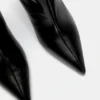 Bottes à talons hauts montant jusqu’aux genoux Bottes à talons hauts montant jusqu’aux genoux