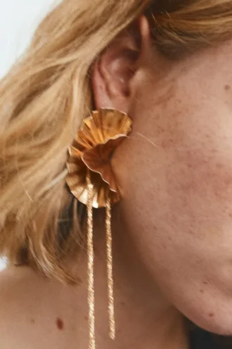Boucles d&rsquo;oreilles en forme de chaîne de fleurs