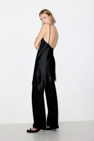 Camisole asymétrique en dentelle