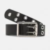 Ceinture en simili cuir avec œillets Ceinture en simili cuir avec œillets