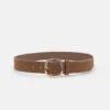 Ceinture en simili-suède avec boucle arrondie Ceinture en simili-suède avec boucle arrondie
