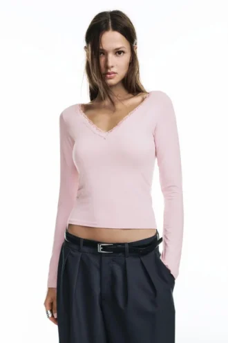 Chemise à encolure bordée de dentelle