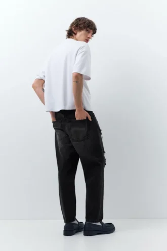 jean dchir coupe dcontracte 2 1 330x496 - Jean d&eacute;chir&eacute; coupe d&eacute;contract&eacute;e