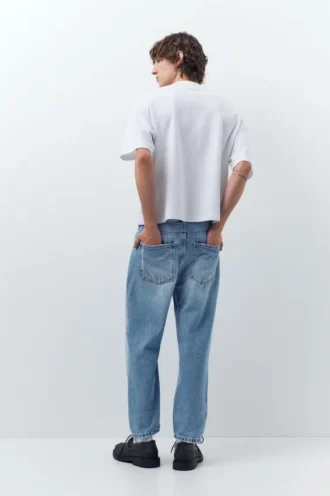 jean dchir coupe dcontracte 2 330x496 - Jean d&eacute;chir&eacute; coupe d&eacute;contract&eacute;e