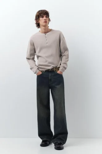 Jean à jambes larges avec ceinture contrastée