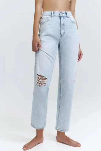 Jean mom déchiré