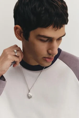 Lot comprenant un collier et une bague en pierre