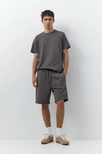 Lot comprenant un short de jogging et un T-shirt