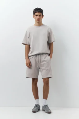 Lot comprenant un short de jogging et un T-shirt