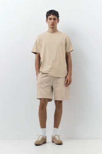 Lot comprenant un short de jogging et un T-shirt