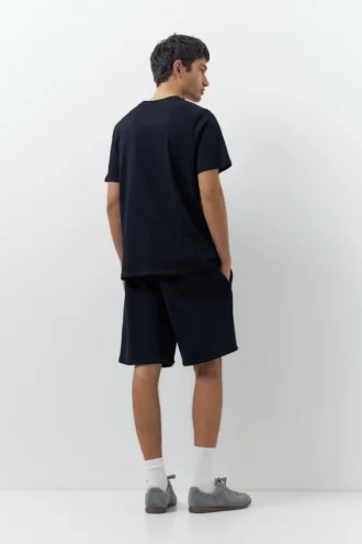Lot comprenant un short de jogging et un T-shirt
