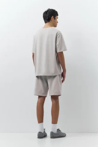 Lot comprenant un short de jogging et un T-shirt