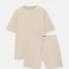 Lot comprenant un short de jogging et un T-shirt Lot comprenant un short de jogging et un T-shirt