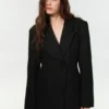 Manteau court ajusté en feutre texturé