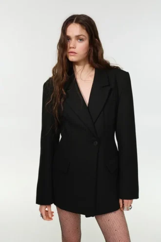 Manteau court ajusté en feutre texturé