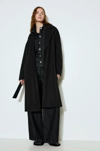 Manteau long en feutre avec ceinture