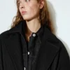 Manteau long en feutre avec ceinture