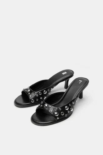 Mules à talons avec clous