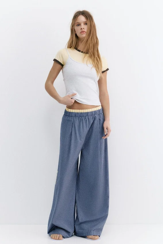 Pantalon à carreaux style pyjama avec pinces Pantalon à carreaux style pyjama avec pinces