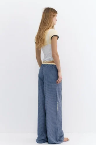 Pantalon à carreaux style pyjama avec pinces Pantalon à carreaux style pyjama avec pinces