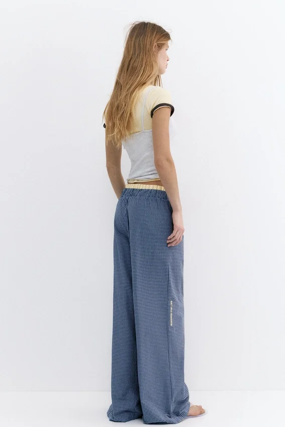 Pantalon à carreaux style pyjama avec pinces Pantalon à carreaux style pyjama avec pinces