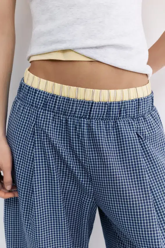 Pantalon à carreaux style pyjama avec pinces Pantalon à carreaux style pyjama avec pinces