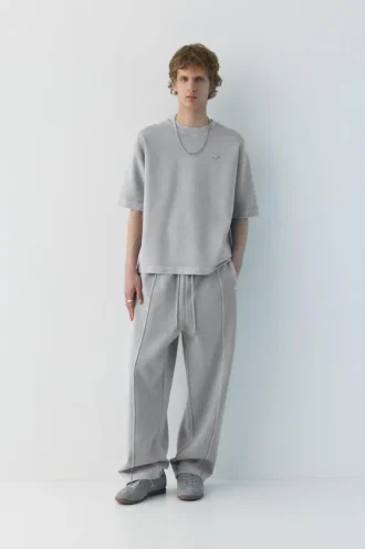 pantalon de jogging style skater 1 1 330x496 - Pantalon de jogging style skater