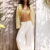 Pantalon à entrejambe tombant avec pinces Pantalon à entrejambe tombant avec pinces