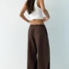 Pantalon à entrejambe tombant avec taille élastiquée Pantalon à entrejambe tombant avec taille élastiquée