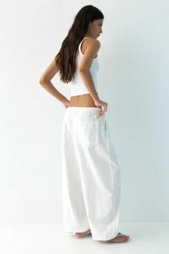 Pantalon à entrejambe tombant avec taille élastiquée