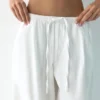 Pantalon à entrejambe tombant avec taille élastiquée Pantalon à entrejambe tombant avec taille élastiquée