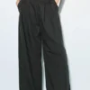 Pantalon à jambes larges et à double pince Pantalon à jambes larges et à double pince