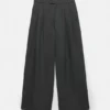 Pantalon à jambes larges et à double pince Pantalon à jambes larges et à double pince