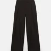 Pantalon à jambes larges et à doubles pinces Pantalon à jambes larges et à doubles pinces