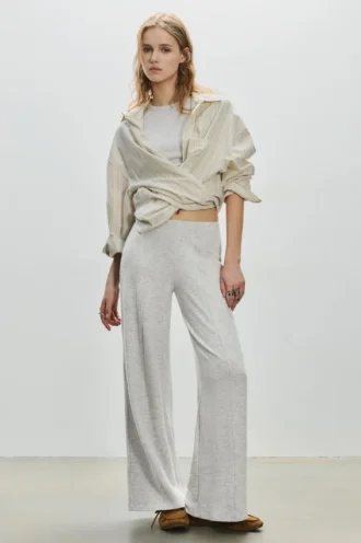 Pantalon à jambes larges et toucher doux