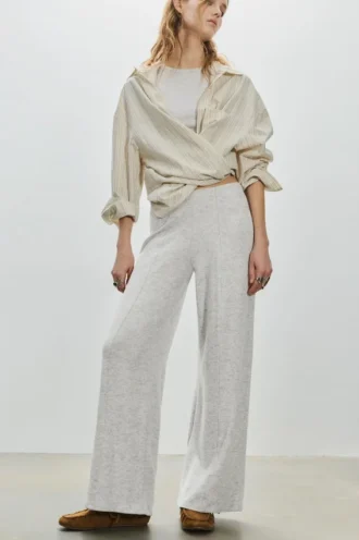 Pantalon à jambes larges et toucher doux