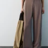 Pantalon élégant à pinces Pantalon élégant à pinces
