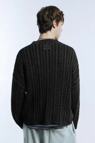 Pull en maille torsadée délavé à l’acide Pull en maille torsadée délavé à l’acide