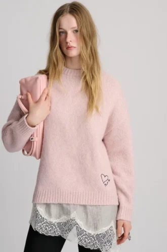 Pull rose avec cœur brodé Pull rose avec cœur brodé