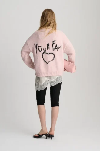 Pull rose avec cœur brodé Pull rose avec cœur brodé