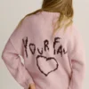Pull rose avec cœur brodé Pull rose avec cœur brodé